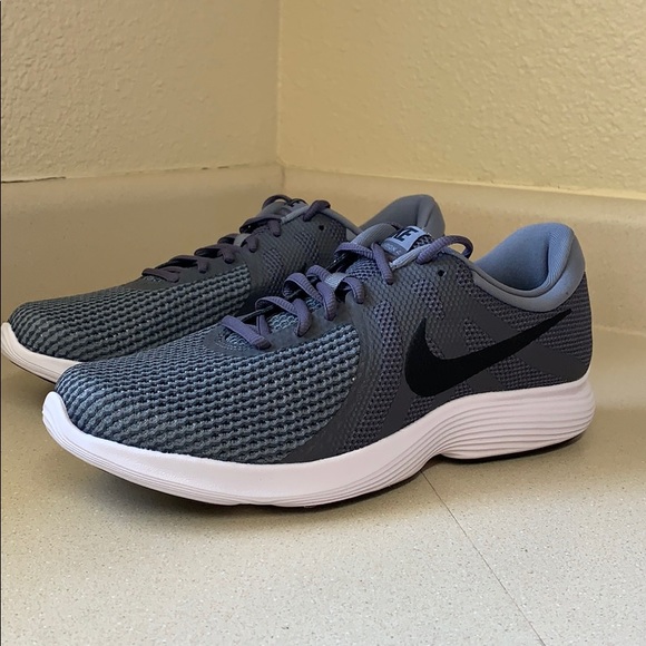 Nike Other - Men’s Nike Revolution 4